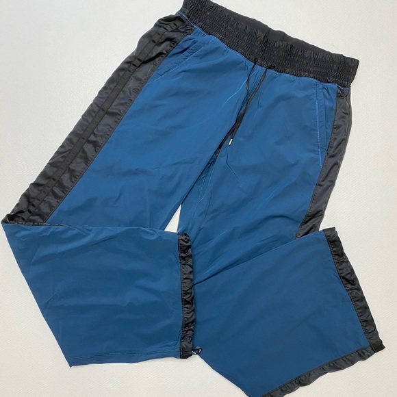 Lululemon Run: Right Around Pant Size 8 EUC - Picture 3 of 16